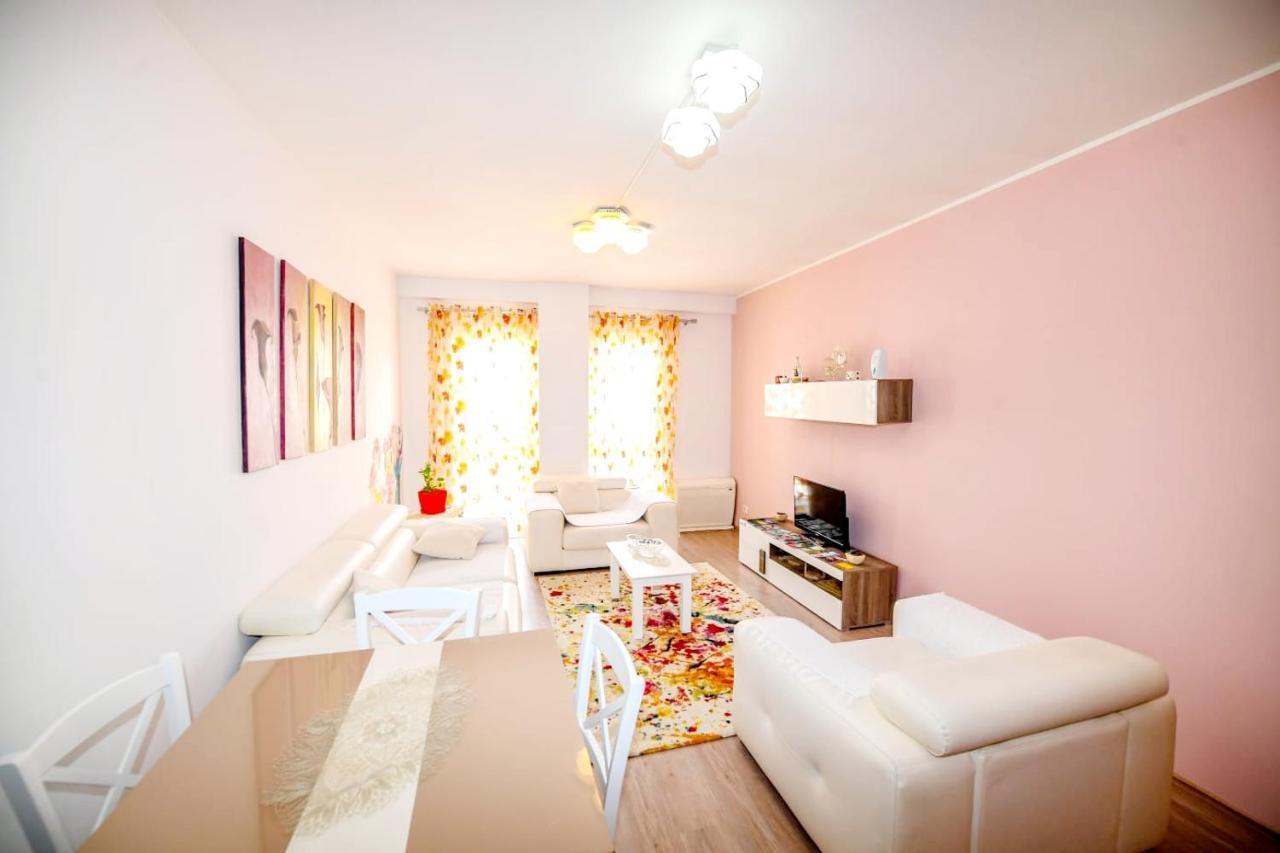 Happy Stories' Apartment In City Centre Shkoder Bagian luar foto