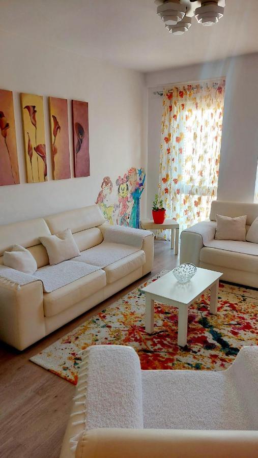Happy Stories' Apartment In City Centre Shkoder Bagian luar foto
