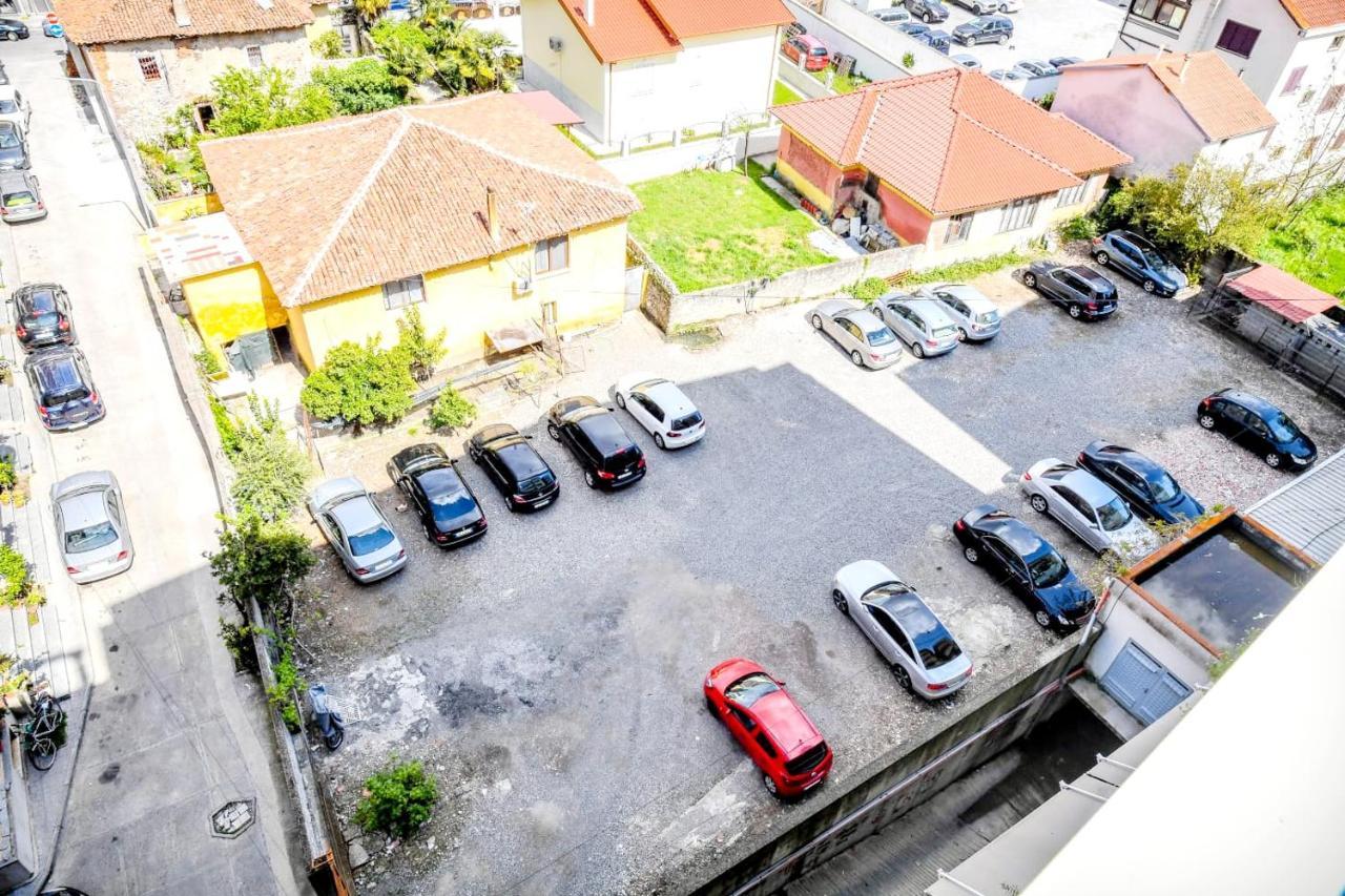 Happy Stories' Apartment In City Centre Shkoder Bagian luar foto