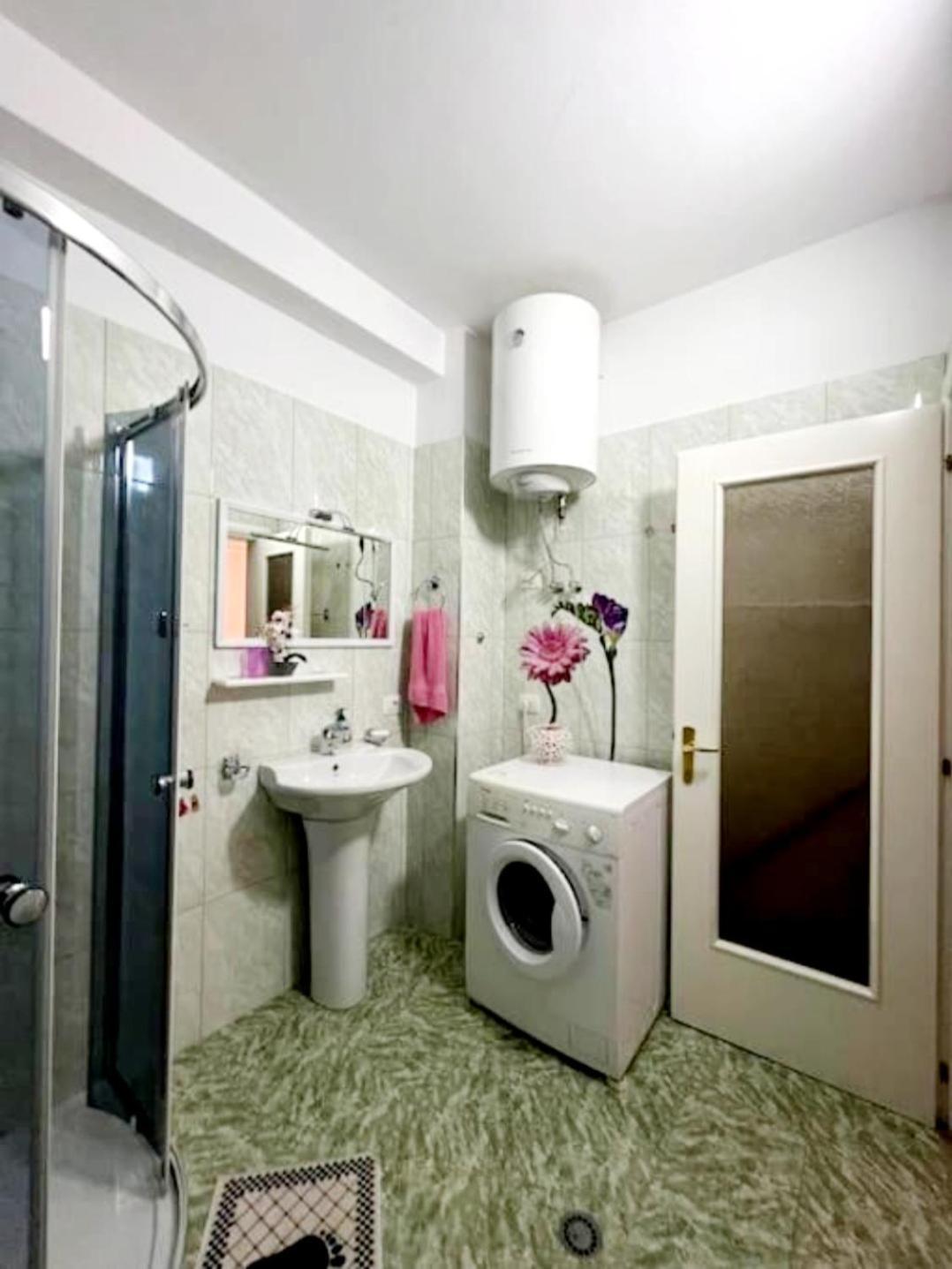 Happy Stories' Apartment In City Centre Shkoder Bagian luar foto